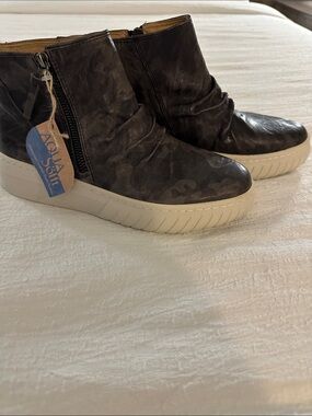Waterproof Women's Black Leather Platform Ankle Sneakers
